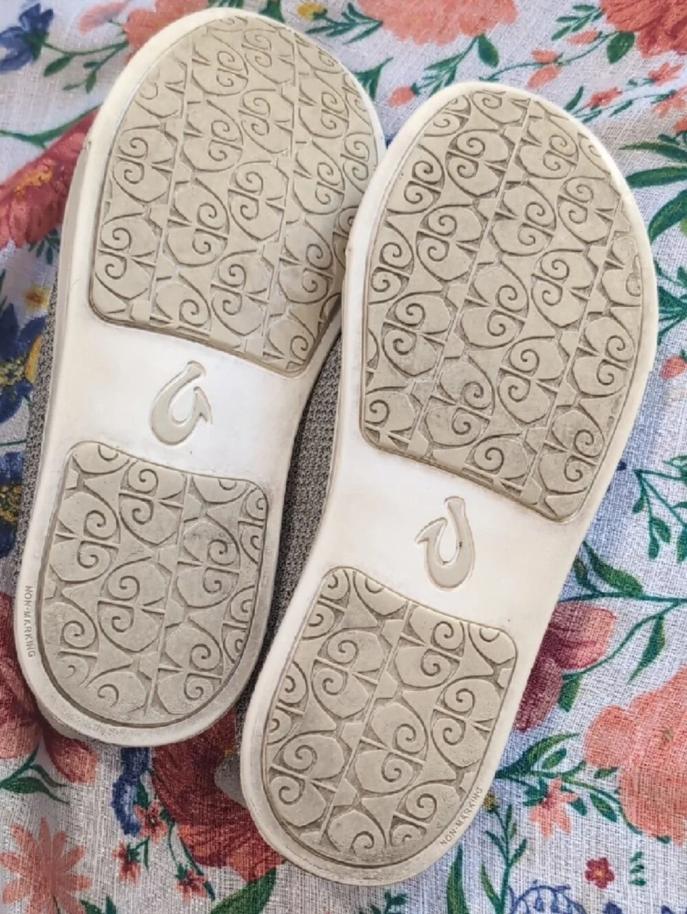 OluKai Pehuea Li Sneakers Tapa Mesh Slip-On Shoes Size 8.5